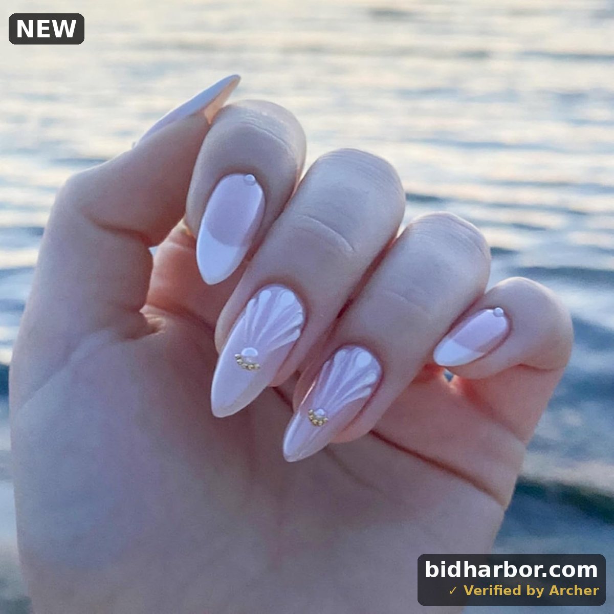 3D Embossed Sea Shell Press on Nails Medium Almond Fake Nails with Pearl Design White French tips Glue on Nails Mini Gold Rhinestone Spring Summer False Nails for Women Girls Manicure 24pcs