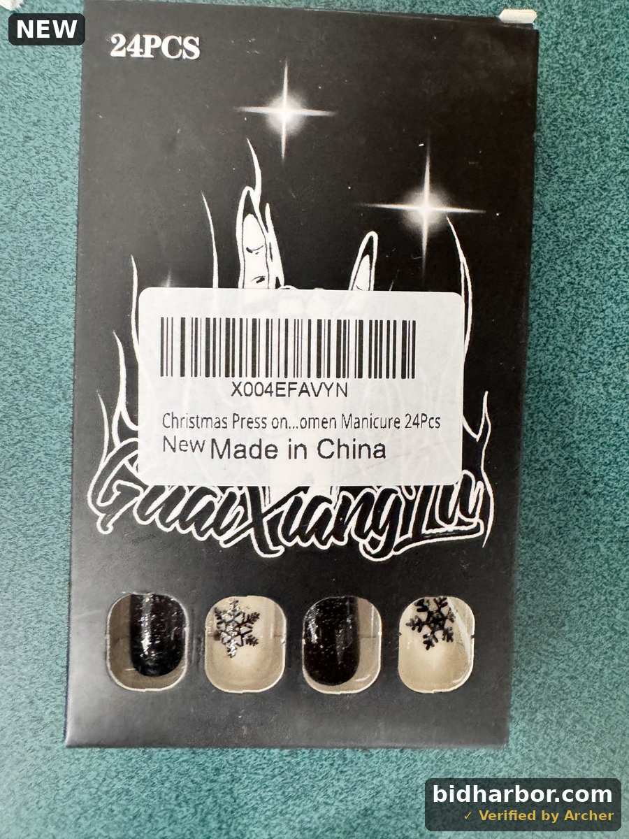 Christmas Press on Nails Short - Square Fake Nails with Black Snowflake Design - Glitter, Winter Full Cover Stick on False Nails - for Women 24 Pcs